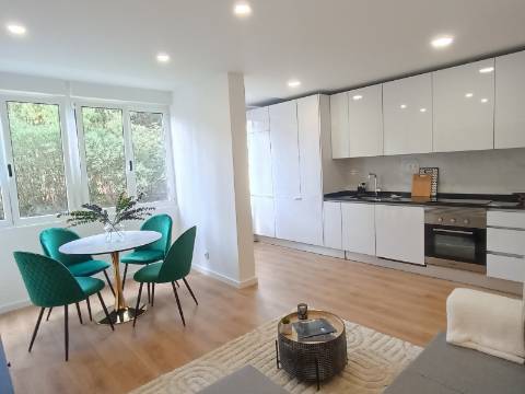 Oportunidade única em Benfica - apartamento T3 com logradouro, em remodelação total