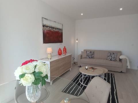 Apartamento T3 em remodelação total - Benfica - Garantia de obra incluída!