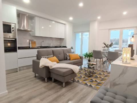 Apartamento T3 em remodelação total - Benfica - Garantia de obra incluída!