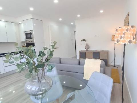 Apartamento T3 em remodelação total - Benfica - Garantia de obra incluída!