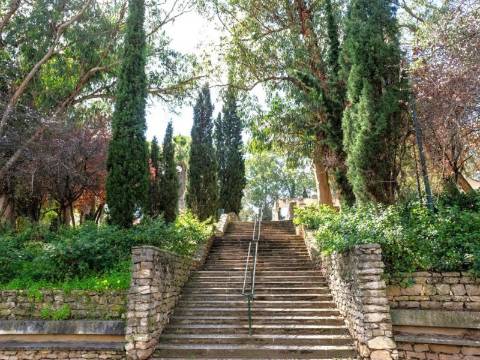 Apartamento T3 em remodelação total com varanda e estacionamento - Benfica