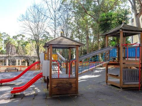 Apartamento T3 em remodelação total com varanda e estacionamento - Benfica