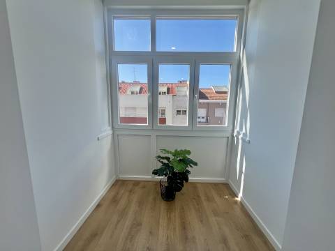 O apartamento que combina sofisticação, conforto e centralidade - o seu novo lar em Benfica espera por si