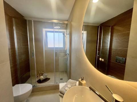 O apartamento que combina sofisticação, conforto e centralidade - o seu novo lar em Benfica espera por si