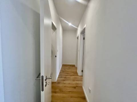 O apartamento que combina sofisticação, conforto e centralidade - o seu novo lar em Benfica espera por si