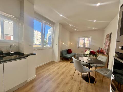 O apartamento que combina sofisticação, conforto e centralidade - o seu novo lar em Benfica espera por si