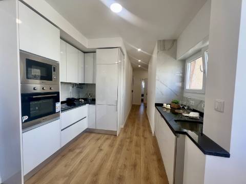 O apartamento que combina sofisticação, conforto e centralidade - o seu novo lar em Benfica espera por si