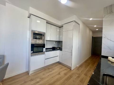 O apartamento que combina sofisticação, conforto e centralidade - o seu novo lar em Benfica espera por si