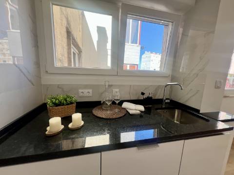 O apartamento que combina sofisticação, conforto e centralidade - o seu novo lar em Benfica espera por si