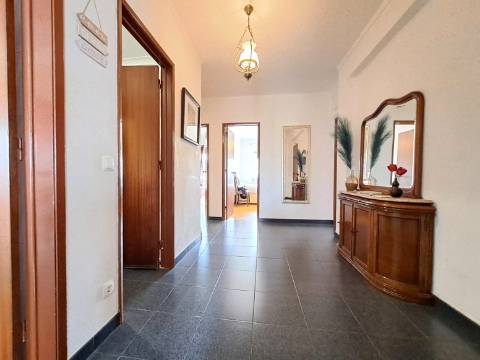 Apartamento T3 com elevador, em Peniche