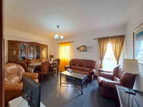 Apartamento T3 com elevador, em Peniche