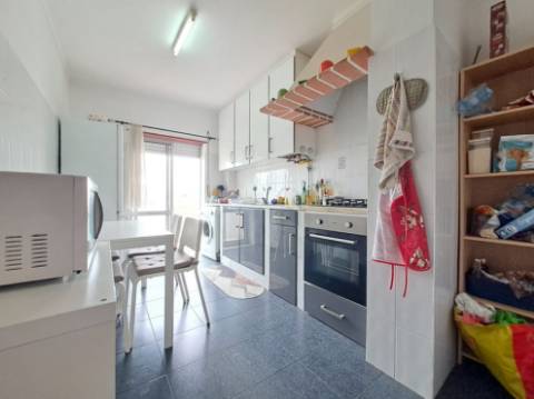 Apartamento T3 com elevador, em Peniche