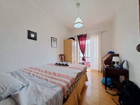 Apartamento T3 com elevador, em Peniche