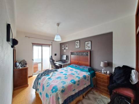 Apartamento T3 com elevador, em Peniche