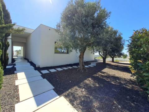 Deslumbrante moradia V4 com requinte e arquitetura única