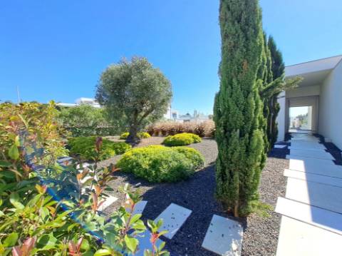 Deslumbrante moradia V4 com requinte e arquitetura única