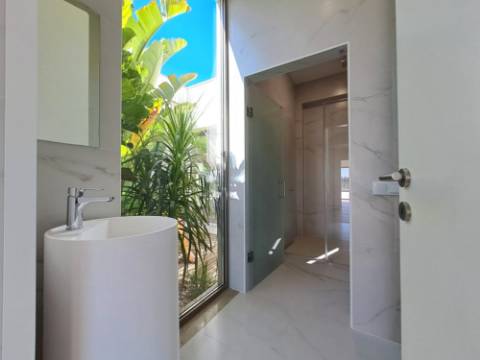 Deslumbrante moradia V4 com requinte e arquitetura única