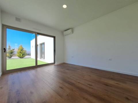 Deslumbrante moradia V4 com requinte e arquitetura única