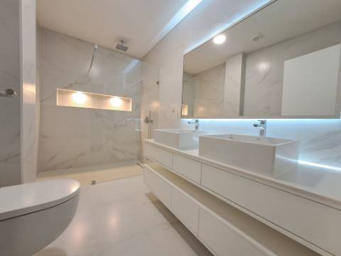 Deslumbrante moradia V4 com requinte e arquitetura única