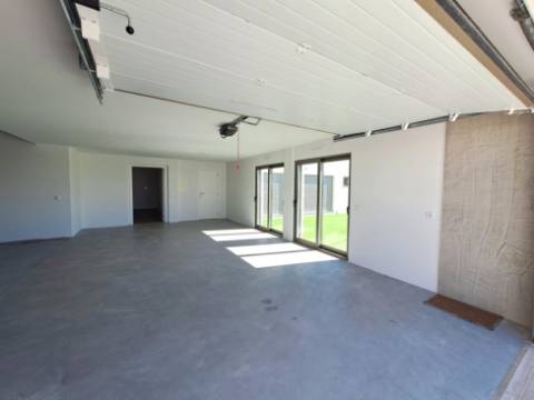 Deslumbrante moradia V4 com requinte e arquitetura única