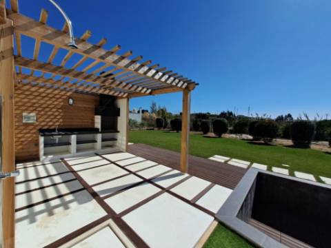 Deslumbrante moradia V4 com requinte e arquitetura única