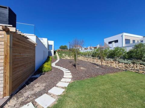 Deslumbrante moradia V4 com requinte e arquitetura única