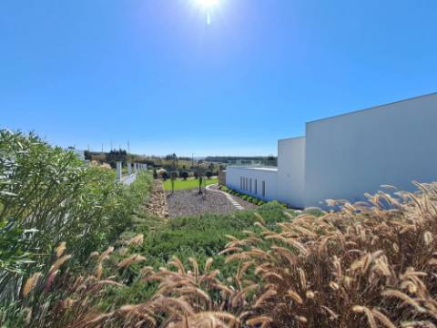 Deslumbrante moradia V4 com requinte e arquitetura única