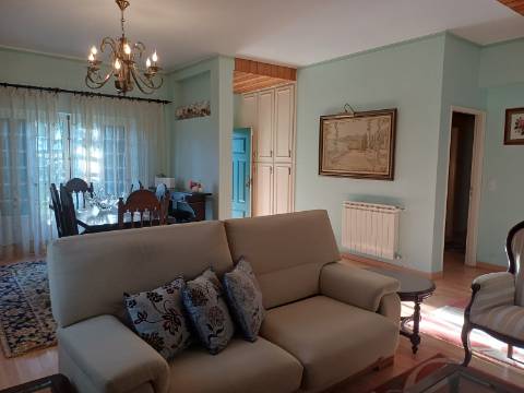 Moradia T4 no centro da Marinha Grande