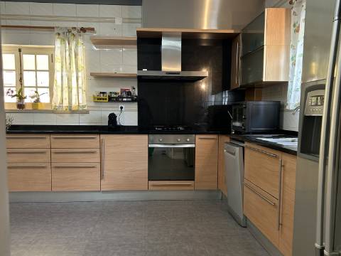 Moradia T4 no centro da Marinha Grande