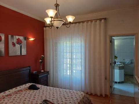 Moradia T4 no centro da Marinha Grande