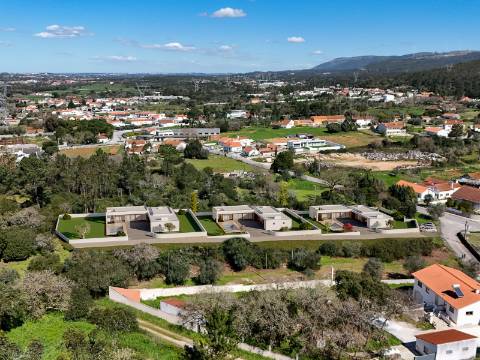 Moradia V3 térrea com garagem e vista campo