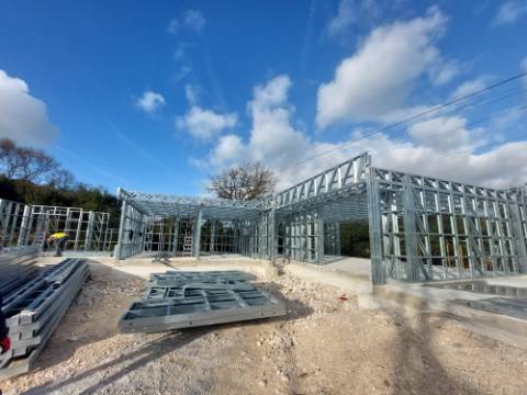 Moradia V3 térrea com garagem e vista campo