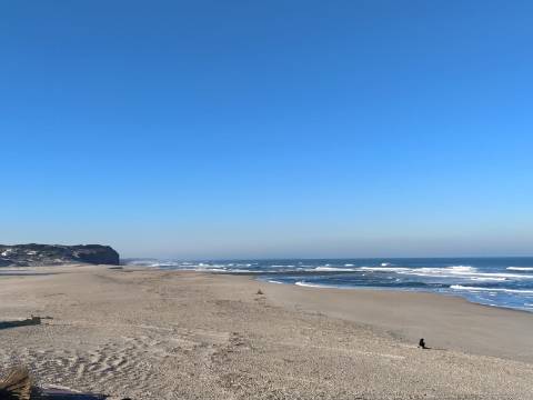 Moradia V3 independente entre a praia e a cidade