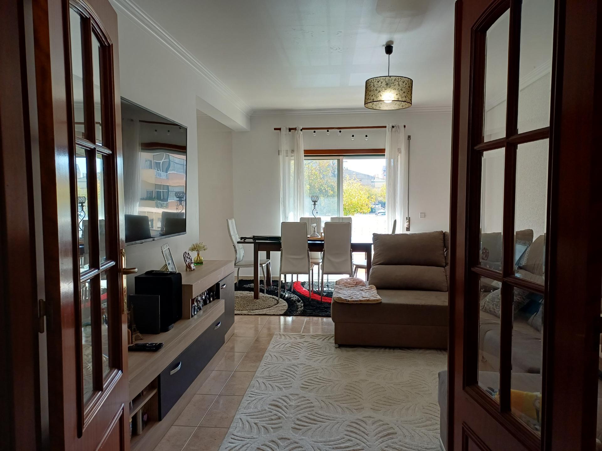 Apartamento T3 com terraço de 90m² e garagem - Quinta do Alçada