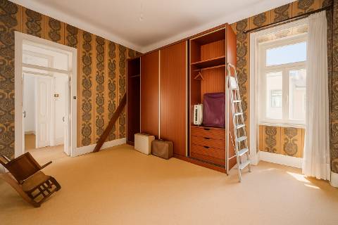 Fabuloso T7 com charme histórico em Arroios - um clássico com potencial infinito