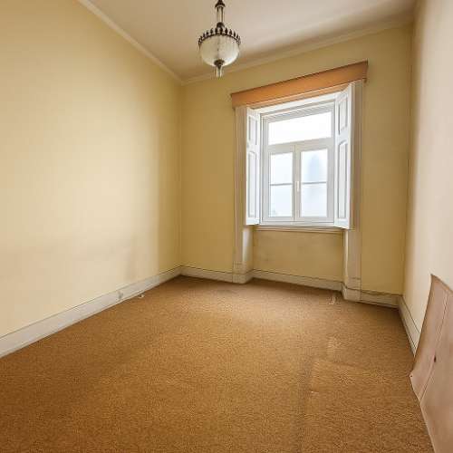 Fabuloso T7 com charme histórico em Arroios - um clássico com potencial infinito