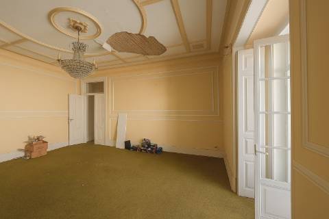 Fabuloso T7 com charme histórico em Arroios - um clássico com potencial infinito