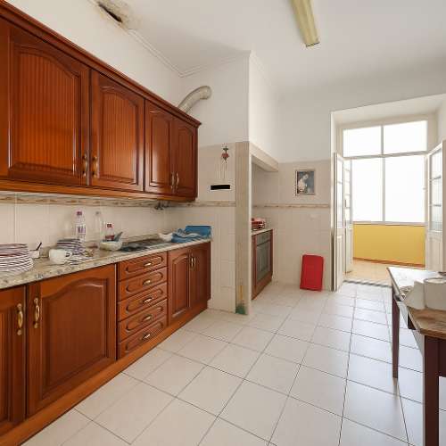 Fabuloso T7 com charme histórico em Arroios - um clássico com potencial infinito