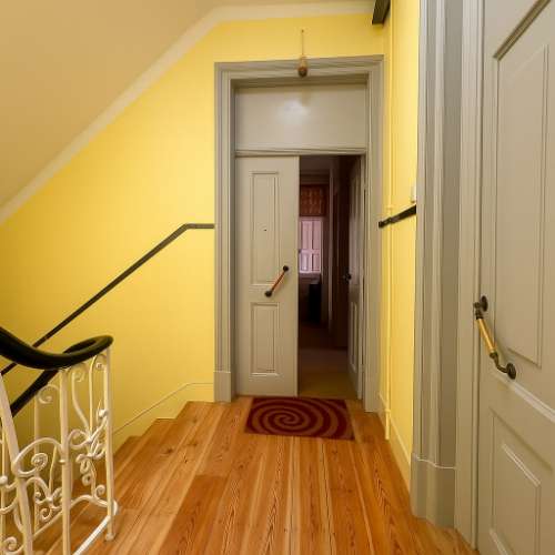 Fabuloso T7 com charme histórico em Arroios - um clássico com potencial infinito