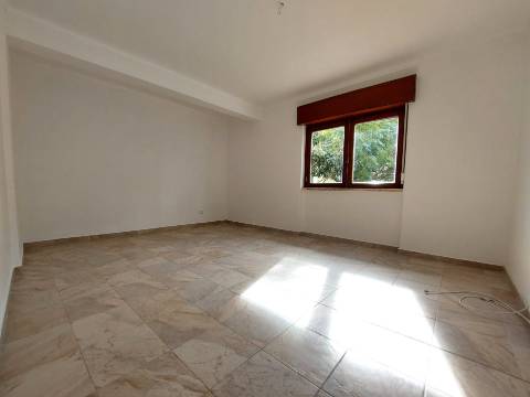 Apartamento T3 pronto a habitar