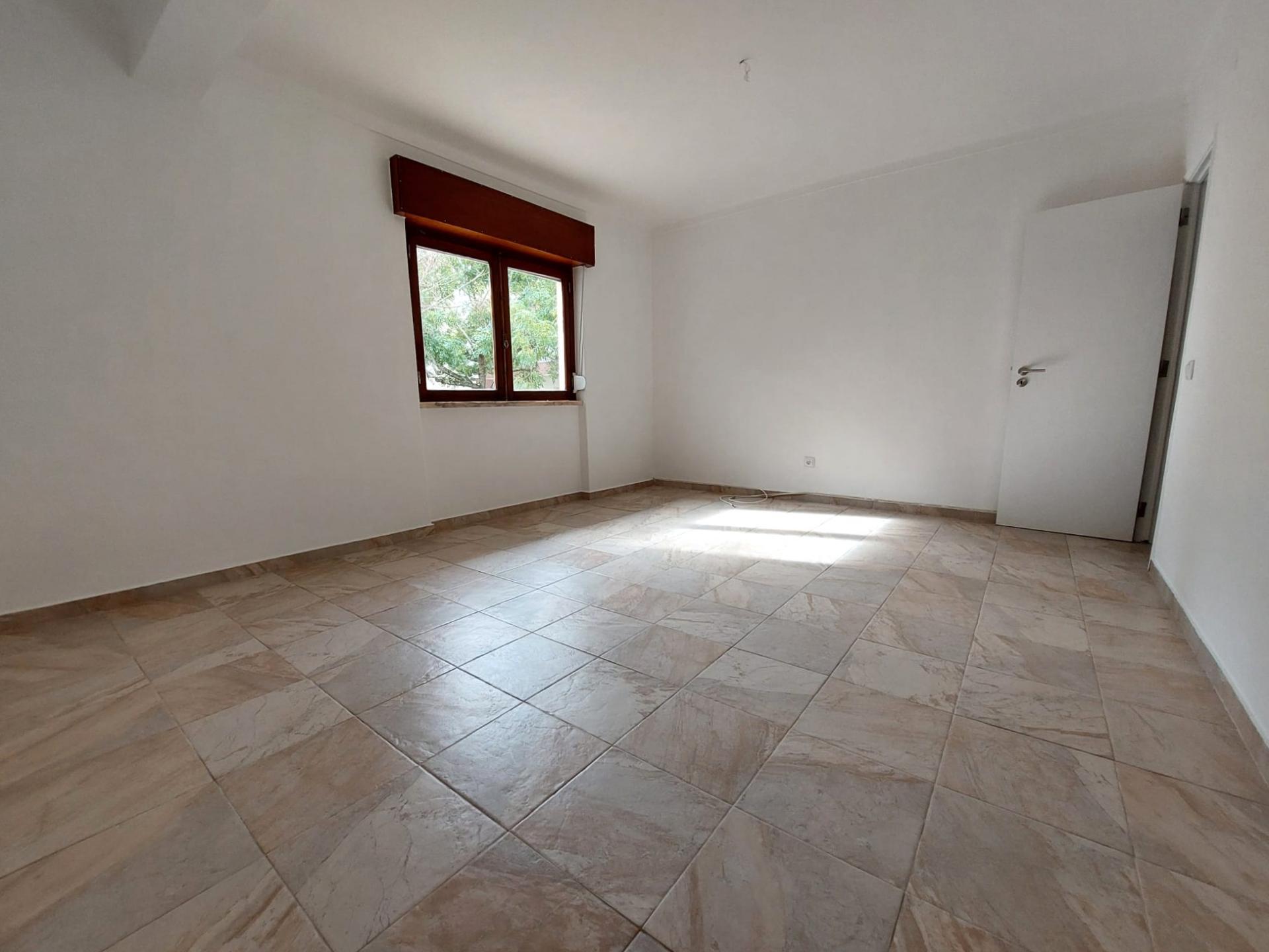 Apartamento T3 pronto a habitar