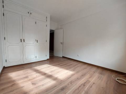 Apartamento T3 pronto a habitar