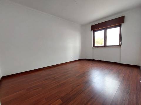 Apartamento T3 pronto a habitar