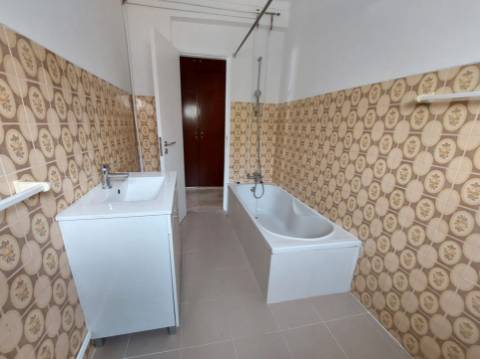 Apartamento T3 pronto a habitar