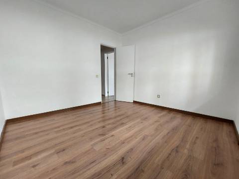 Apartamento T3 pronto a habitar