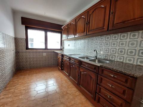 Apartamento T3 pronto a habitar