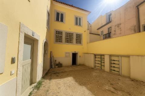 Prédio com alto potencial de rentabilidade na Mouraria - Lisboa