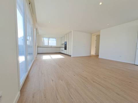 Moradia T3 independente com piscina na Lourinhã