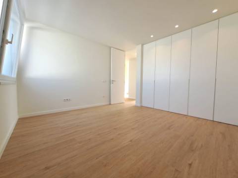 Moradia T3 independente com piscina na Lourinhã