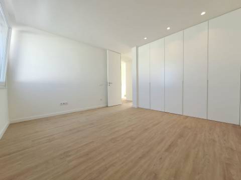 Moradia T3 independente com piscina na Lourinhã